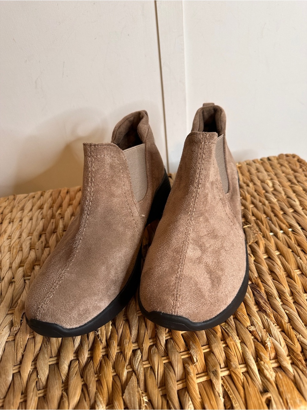Earth Origins Taupe Suede Chelsea Ankle Boots new without tag - Picture 1 of 11